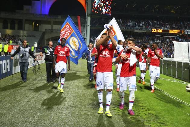 Aktuell Fußball, Frankreich, Ligue 1, Olympique Lyon - Girondins Bordeaux Corentin Tolisso (Lyon) Jordan Ferri (Lyon) et equipe tour d honneur FOOTBALL : Lyon vs Bordeaux - Ligue 1 - 16 05 2015 - GwendolineLeGoff Panoramic 