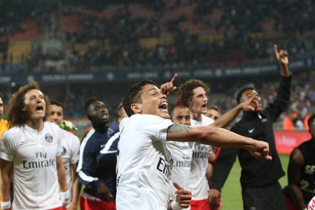 Thiago Silva - Paris St. Germain (PSG) feiert den Gewinn der französischen Meisterschaft - 