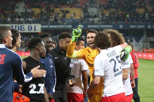 Salvatore Sirigu - Paris St. Germain (PSG) feiert den Gewinn der französischen Meisterschaft - 