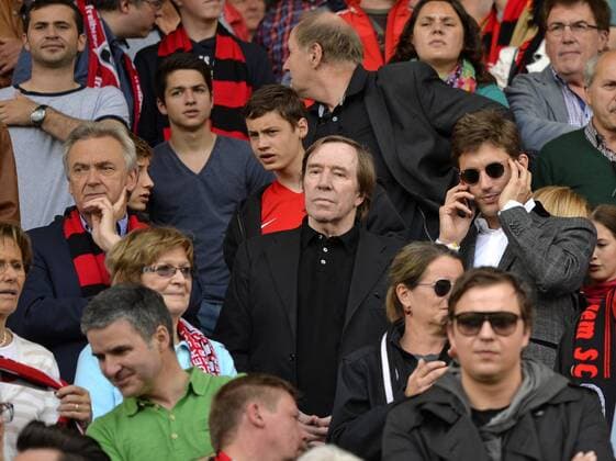 16.05.2015, Fussball 1.Bundesliga 2014 2015, 33.Spieltag, SC Freiburg - FC Bayern München, im Schwarzwaldstadion Freiburg. Günter Netzer (mitte, INFRONT) auf der Tribüne als Zuschauer. 