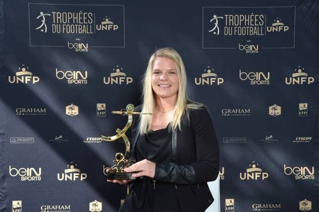 Aktuell Fußball, Frankreich, Ehrung durch französische Spieler-Gewerkschaft EUGENIE LE SOMMER (Lyon) - Spielerin des Jahres : Trophees UNFP du Football - 17 05 2015 AnthonyBIBARD FEP Panoramic 