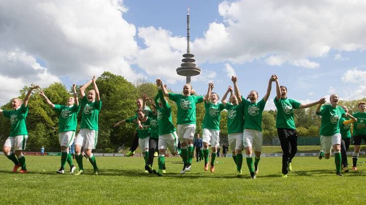 Die Mannschaft bedankt sich bei den Fans, bedanken, Dank, Fussball, 2. Frauen-Bundesliga Nord, Holstein Kiel - SV Werder Bremen, xdgx