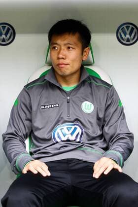 Ersatzbank - Zhang Xizhe (VfL Wolfsburg) - 1. Fussball Bundesliga Punktspiel Saison 2014-2015 VfL Wolfsburg vs. Borussia Dortmund in der Volkswagen Arena in Wolfsburg - Deutschland, Fussball, Mann, Maenner,16.05.2015