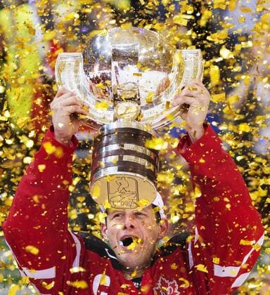 May 17, 2015 - Prag, TJECKIEN - 150517 Kanadas Jason Spezza jublar med VM-pokalen efter finalmatchen i ishockey-VM mellan Kanada och Ryssland den 17 maj 2015 i Prag..Foto: Joel Marklund BILDBYRÂN kod JM 87014 News - May 17, 2015  - ZUMAb138