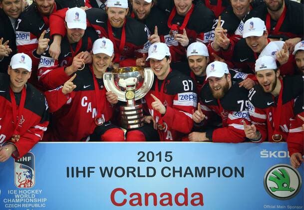 PRAGUE, CZECH REPUBLIC. MAY 17, 2015. Canada s players with captain Sidney Crosby (C) pose for a group photowith the trophy during the victory ceremony after winning the 2015 IIHF Ice hockey Eishockey World Championship WM Weltmeisterschaft final match against Russia at O2 Arena. The Canadian team won the game 6:1 and claimed the world title. Valery Sharifulin TASS  TS003857