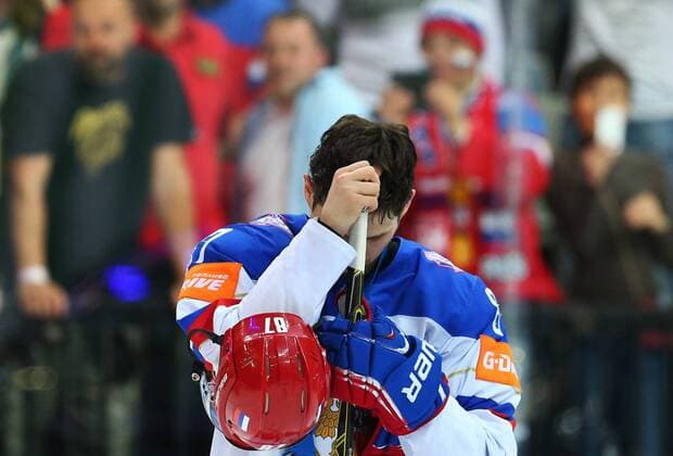 PRAGUE, CZECH REPUBLIC. MAY 17, 2015. Russia s forward Vadim Shipachyov upset after losing the 2015 IIHF Ice hockey Eishockey World Championship WM Weltmeisterschaft final match against Canada at O2 Arena. The Canadian team won the game 6:1 and claimed the world title. Yelena Rusko TASS  TS00384D