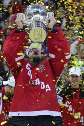 Canadian team captgoalkeeper Mike Smith celebrates with the trophy and gold medal after winning the Ice hockey Eishockey World Championship WM Weltmeisterschaft final match Canada vs Russia in Prague, Czech Republic, May 17, 2015. (CTKxPhoto MichalxKamaryt) CTKPhotoP201505180028001  kmt 19