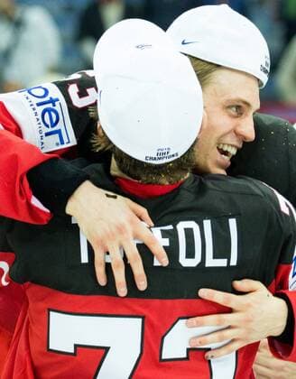 17.05.2015, O2 Arena, Prag, CZE, IIHF, WM, Kanada vs Russland, Finale, im Bild Tyler Toffoli of Canada and Tyler Ennis of Canada celebrate after winning during the IIHF Icehockey World Championships Final Match between Canada and Russia at the O2 Arena in Prag, Czech Republic on 2015 05 17.  EX_PON  