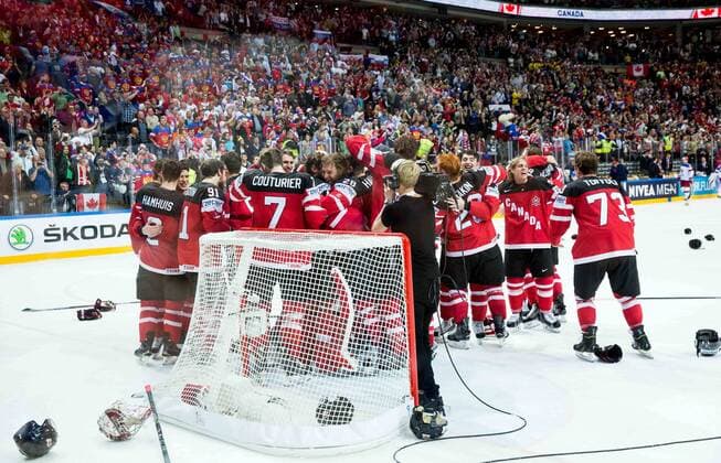 17.05.2015, O2 Arena, Prag, CZE, IIHF, WM, Kanada vs Russland, Finale, im Bild Players of Canada celebrate after winning during the IIHF Icehockey World Championships Final Match between Canada and Russia at the O2 Arena in Prag, Czech Republic on 2015 05 17.  EP_pon  