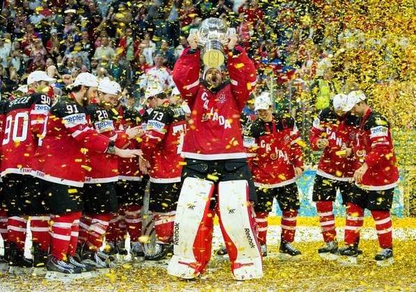17.05.2015, O2 Arena, Prag, CZE, IIHF, WM, Kanada vs Russland, Finale, im Bild Mike Smith of Canada and other players of Canada celebrate after winning during the IIHF Icehockey World Championships Final Match between Canada and Russia at the O2 Arena in Prag, Czech Republic on 2015 05 17.  EP_pon  