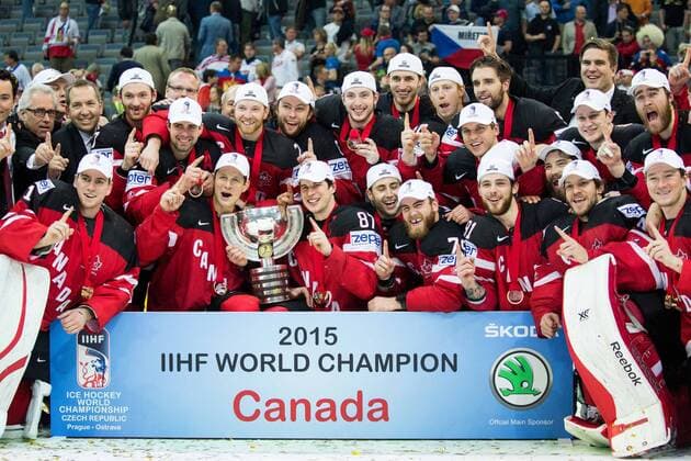 17.05.2015, O2 Arena, Prag, CZE, IIHF, WM, Kanada vs Russland, Finale, im Bild Sidney Crosby of Canada (C) and others celebrate after winning during the IIHF Icehockey World Championships Final Match between Canada and Russia at the O2 Arena in Prag, Czech Republic on 2015 05 17.  EP_pon  