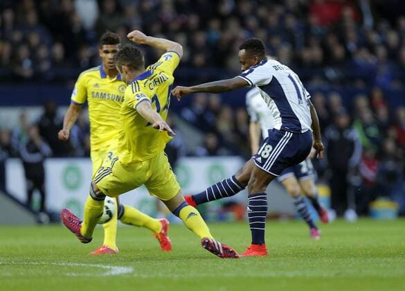 Aktuell Fußball England, Premier League, West Bromwich Albion - FC Chelsea Saido Berahino opens the scoring for West Bromwich Albion - Football - Barclays Premier League - West Bromwich Albion vs Chelsea - The Hawthorns West Bromwich - Season 2014 2015 - 18th May 2015 - Photo Malcolm Couzens Sportimage EDITORIAL USE ONLY. No use with unauthorised audio, video, data, fixture lists, club league logos or live services. Online in-match use limited to 120 images, no video emulation. No use in betting, games or single club league player publications.