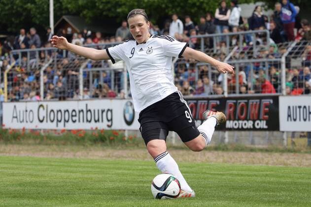 Worms , Fußball Länderspiel U 17 Juniorinnen Deutschland vs. Frankreich , Dina Orschmann ( GER )
