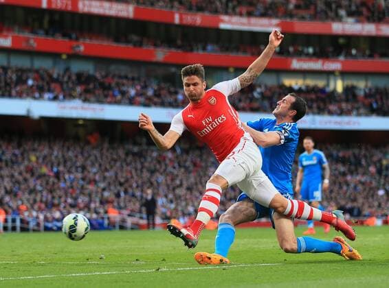 Arsenal s Olivier Giroud tussles with Sunderland s John O Shea and puts his shot wide Barclays Premier League - Arsenal vs Sunderland - Emirates Stadium - England - 20th May 2015 - Picture David Klein Sportimage EDITORIAL USE ONLY. No use with unauthorised audio, video, data, fixture lists, club league logos or live services. Online in-match use limited to 120 images, no video emulation. No use in betting, games or single club league player publications.