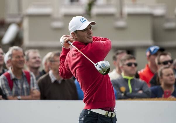 21.05.2015. Wentworth, England. BMW PGA Golf Herren Golf Championship. Round 1. Martin Kaymer GER on the first tee. The first round of the 2015 BMW PGA Championship from The West Course Wentworth Golf Club xStephenxBartholomewx  ActionPlus11622508
