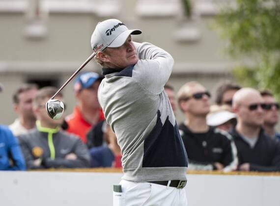 21.05.2015. Wentworth, England. BMW PGA Golf Herren Golf Championship. Round 1. Jamie Donaldson ENG on the first tee. The first round of the 2015 BMW PGA Championship from The West Course Wentworth Golf Club xStephenxBartholomewx  ActionPlus11622510