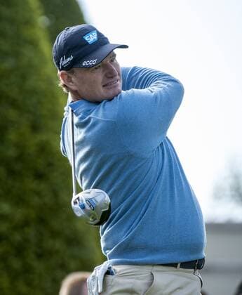 21.05.2015. Wentworth, England. BMW PGA Golf Herren Golf Championship. Round 1. Ernie Els RSA on the first tee. The first round of the 2015 BMW PGA Championship from The West Course Wentworth Golf Club xStephenxBartholomewx  ActionPlus11622523