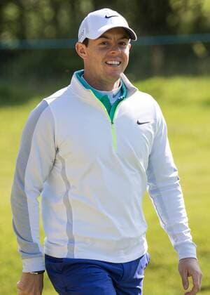Golf - 2015 Wentworth BMW PGA Golf Herren Championship - First Round. A relaxed Rory McIlroy walking along the fairway at Wentworth Golf Club COLORSPORT DANIEL BEARHAM  BMW_PGA