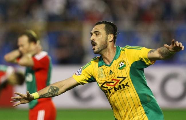Aktuell FuÃŸball, Russland, Pokalfinale, Lokomotive Moskau- Kuban Krasnodar ASTRAKHAN, RUSSIA. MAY 21, 2015. Kuban s Hugo Almeida (front) celebrates a goal in the 2014 15 Season Russian Football Cup final match against FC Lokomotiv at Tsentralny Central Stadium. Artyom Korotayev TASS  TS003EDE