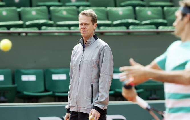 TENNIS - ATP Tennis Herren French Open 2015 PARIS,FRANCE,22.MAY.15 - TENNIS - ATP World Tour, Grand Slam, Roland Garros, French Open, training. Image shows Stefan Edberg and Roger Federer (SUI). GEPAxpictures xMatthiasxHauer