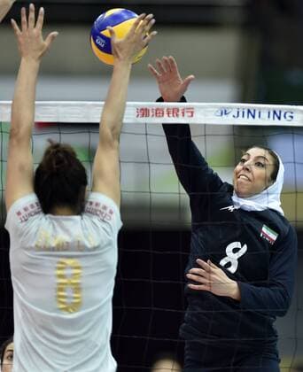 (150522) -- TIANJIN, May 22, 2015 -- Iran s Saberi (R) competes during a Group A match against China at the 18th Asian Senior Women s Volleyball Championships in Tianjin, north China, on May 22, 2015. Iran lost 0-3. ) (SP)CHINA-TIANJIN-VOLLEYBALL-ASIAN WOMEN S CHAMPIONSHIPS YuexYuewei 
