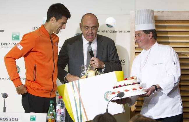 TENNIS - WTA Tennis Damen French Open 2015 PARIS,FRANCE,22.MAY.15 - TENNIS - ATP Tennis Herren World Tour, Grand Slam, Roland Garros, French Open, press conference PK Pressekonferenz Image shows Novak Djokovic (SRB), Gilbert Ysern (FFT) and a Chef. GEPAxpictures xMatthiasxHauer