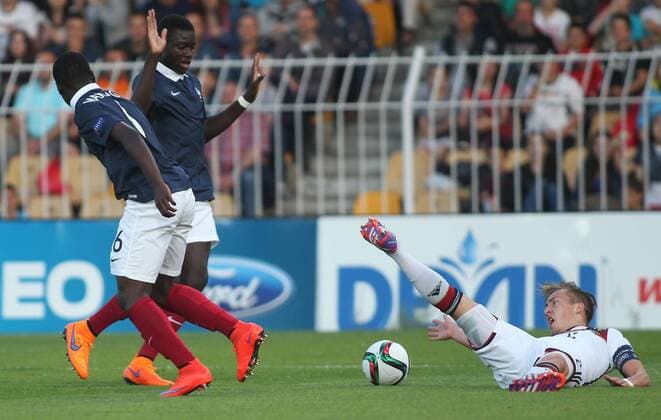 22.05.2015 Burgas(Bulgaria) Germany-France U17 U 17 Final European Championship EM Europameisterschaft men s football Felix Passlack(r) Germany stopped from Dayot Upamecano(2L) France : 