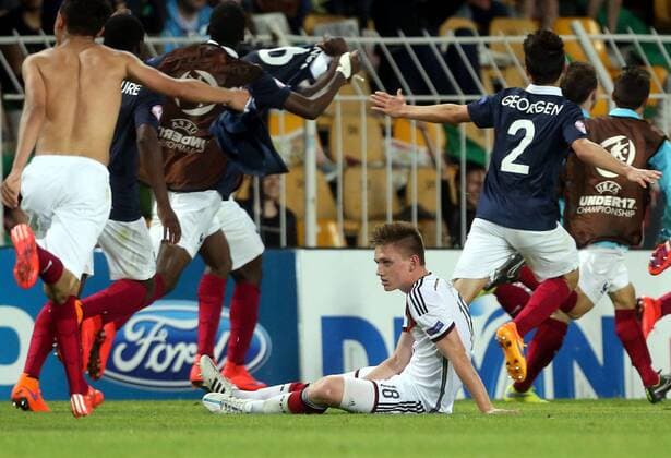 22.05.2015 Burgas(Bulgaria) Germany-France U17 U 17 Final European Championship EM Europameisterschaft men s football Jonas Busam(in front down) Germany and Franch players behind celebrate :Str 