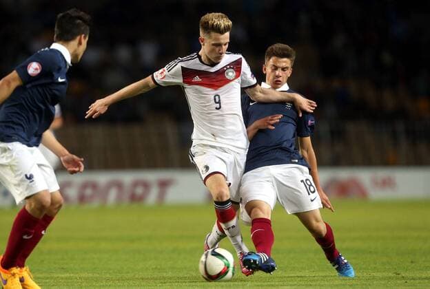22.05.2015 Burgas(Bulgaria) Germany-France U17 U 17 Final European Championship EM Europameisterschaft men s football Lorenzo Callegari(r) France and Johannes Eggestein(c) Germany :Str 