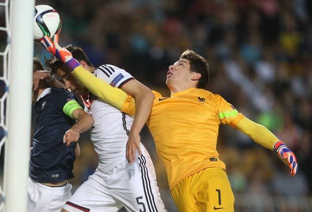 22.05.2015 Burgas(Bulgaria) Germany-France U17 U 17 Final European Championship EM Europameisterschaft men s football Luca Zidane (r) France stopped Erdinc Karakas(c) Germany : 