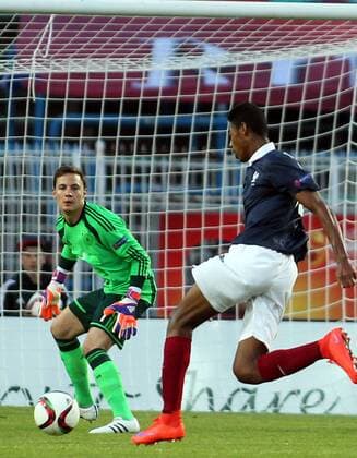 22.05.2015 Burgas(Bulgaria) Germany-France U17 U 17 Final European Championship EM Europameisterschaft men s football Constantin Frommann (L) Germany : 