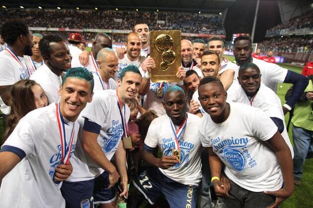 (Troyes) Joie des Troyens champions de Ligue 2 FOOTBALL : Ligue 2 2014 2015 - ES Troyes AC - 22 05 2015 StephanieGrossetete Panoramic 