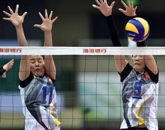 (150523) -- TIANJIN, May 23, 2015 -- Nguyen Thi Hong Dao (L) and Nguyen Thi Ngoc Hoa of Vietnam compete during the match against Iran at the 18th Asian Senior Women s Volleyball Championships in Tianjin, north China, on May 23, 2015. Vietnam won 3-2. ) (SP)CHINA-TIANJIN-VOLLEYBALL-ASIAN SENIOR WOMEN S CHAMPIONSHIPS (CN) YuexYuewei 