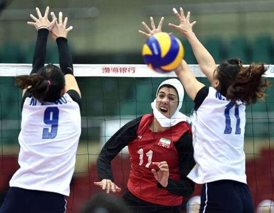 (150523) -- TIANJIN, May 23, 2015 -- Kadkhoda (C) of Iran competes during the match against Vietnam at the 18th Asian Senior Women s Volleyball Championships in Tianjin, north China, on May 23, 2015. Iran lost 2-3. ) (SP)CHINA-TIANJIN-VOLLEYBALL-ASIAN SENIOR WOMEN S CHAMPIONSHIPS (CN) YuexYuewei 