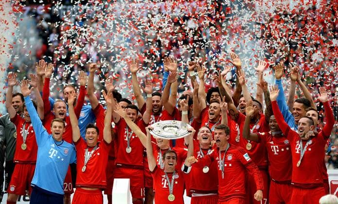 23.05.2015, xmwx, Fussball 1.Bundesliga, FC Bayern Muenchen - FSV Mainz 05, v.l. Die Spieler des FC Bayern Muenchen feiern ihren Meistertitel