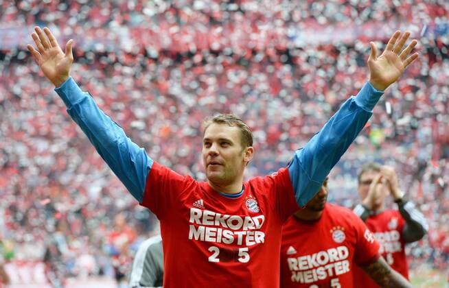 23.05.2015, xmwx, Fussball 1.Bundesliga, FC Bayern Muenchen - FSV Mainz 05, v.l. Torwart Manuel Neuer (FC Bayern Muenchen) nach Spielende