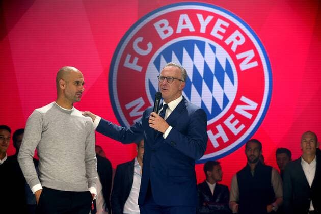 Karl Heinz RUMMENIGGE, (Vorstandsvorsitzender) bei seiner Ansprache mit Pep (Josep) GUARDIOLA (Trainer FCB). FC Bayern Muenchen Meisterfeier im Postpalast,Champions Dinner. Fussball FC Bayern Muenchen-FSV Mainz 05 2-0. Deutscher Meister. Fussball,Liga 1,1. Bundesliga,Spieltag34,34.Spieltag am 23.05.2015. A L L I A N Z A R E N A.
