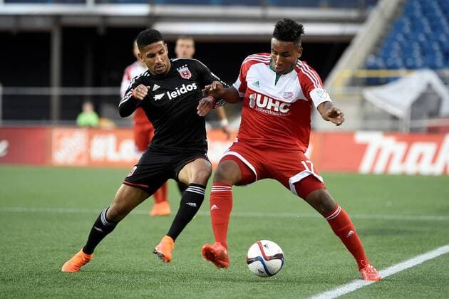 May 23, 2015 - Foxborough, Massachusetts, U.S. - New England Revolution forward Juan Agudelo (17) and D.C. United defender Sean Franklin (5) battle for possession of the ball during the MLS Fussball Herren USA game between DC United and the New England Revolution held at Gillette Stadium in Foxborough Massachusetts. The New England Revolution and D.C. United ended the game tied 1-1. Eric Canha CSM MLS 2015: DC United vs Revolution MAY 23 - ZUMAc04_