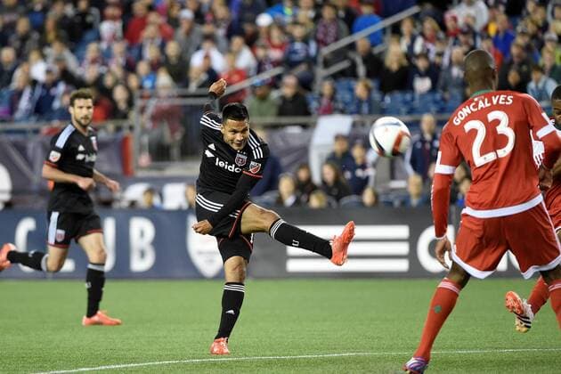 May 23, 2015 - Foxborough, Massachusetts, U.S. - D.C. United forward Jairo Arrieta (19) takes a shot during the MLS Fussball Herren USA game between DC United and the New England Revolution held at Gillette Stadium in Foxborough Massachusetts. The New England Revolution and D.C. United ended the game tied 1-1. Eric Canha CSM MLS 2015: DC United vs Revolution MAY 23 - ZUMAc04_