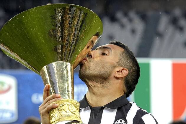 Aktuell Fußball, Italien, serie A Football ITA , Juventus Turin feiert die Meisterschaft Carlos Tevez festeggia con la coppa , 23-05-2015, , Football 2014 2015 serie A Football ITA , Juventus Turin - SSC Napoli , Foto FilippoxAlfero Insidefoto filippoxalfero