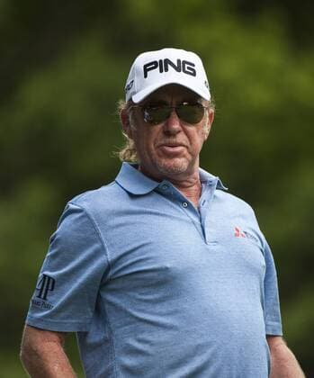 24.05.2015. Wentworth, England. BMW PGA Golf Herren Golf Championship. Final Round. Miguel Angel Jimenez ESP starts the day four shots off the lead. Tee shot 3rd hole during the final round of the 2015 BMW PGA Championship from The West Course Wentworth Golf Club xStephenxBartholomewx  ActionPlus11623491