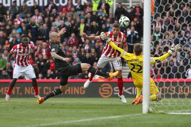 Stoke s Jon Walters scores his sides third goal - Stoke City vs. Liverpool - Barclay s Premier League - Britannia Stadium - Stoke - 24 05 2015 Pic Philip Oldham Sportimage EDITORIAL USE ONLY. No use with unauthorised audio, video, data, fixture lists, club league logos or live services. Online in-match use limited to 120 images, no video emulation. No use in betting, games or single club league player publications.