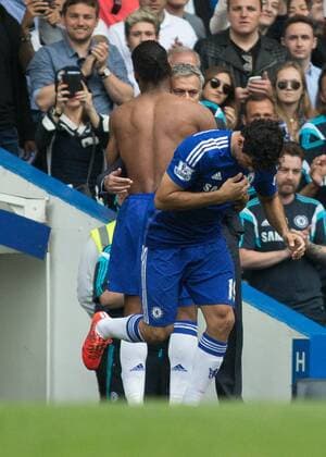 Football - 2014 2015 Premier League - Chelsea vs. Sunderland. José Mourinho, Manager, of Chelsea FC hugs Chelsea s Didier Drogba as he leaves the pitch on his last appearance for Chelsea at Stamford Bridge COLORSPORT DANIEL BEARHAM  CHE_SUN