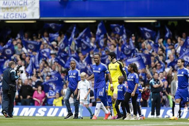 24.05.2015. London, England. Barclays Premier League. Chelsea versus Sunderland. Chelsea s Didier Drogba leads his team onto the pitch as captain for the last time xCraigxMercerx  ActionPlus11623636