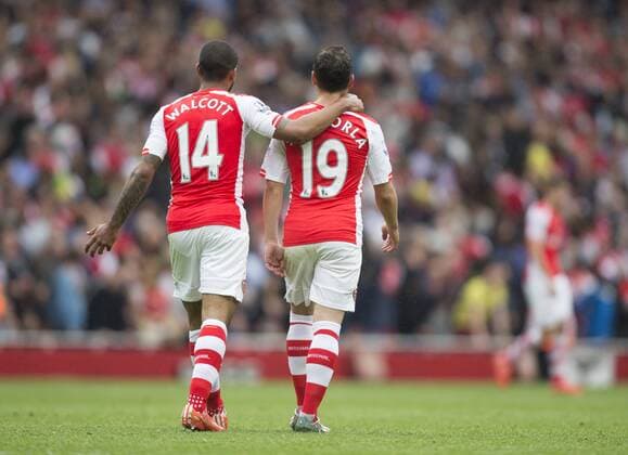 24.05.2015. London, England. Barclays Premier League. Arsenal versus West Bromwich Albion. Arsenal s Theo Walcott and Santi Cazorla celebrate their fourth goal. xNigelxCookex  ActionPlus11623657