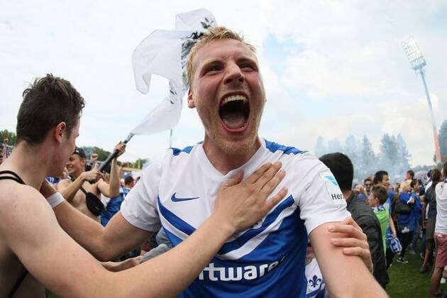 24.05.2015, xjfx, Fussball 2.Bundesliga, SV Darmstadt 98 - FC St.Pauli, v.l.Hanno Behrens (SV Darmstadt 98),jubeln jubelt nach Spielende.