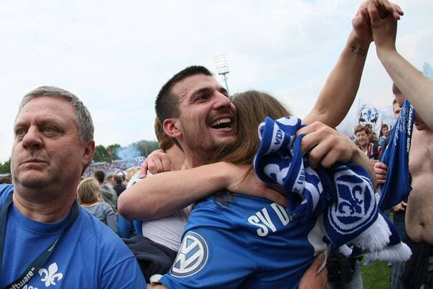 24.05.2015, xjfx, Fussball 2.Bundesliga, SV Darmstadt 98 - FC St.Pauli, v.l. Jerome Gondorf (SV Darmstadt 98), jubeln jubelt nach Spielende.