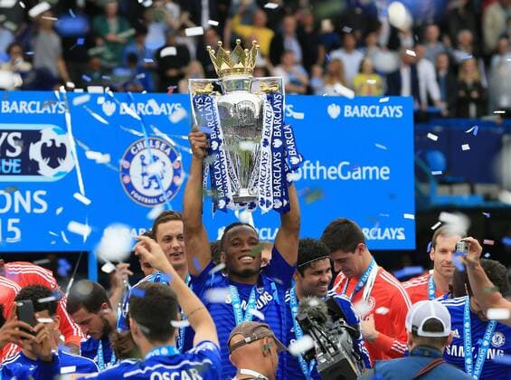 Aktuell Fußball, England, Premier League, Meisterfeier FC Chelsea Chelsea s Didier Drogba celebrates with the trophy Barclays Premier League - Chelsea vs Sunderland - Stamford Bridge - England - 24th May 2015 - Picture David Klein Sportimage EDITORIAL USE ONLY. No use with unauthorised audio, video, data, fixture lists, club league logos or live services. Online in-match use limited to 120 images, no video emulation. No use in betting, games or single club league player publications.