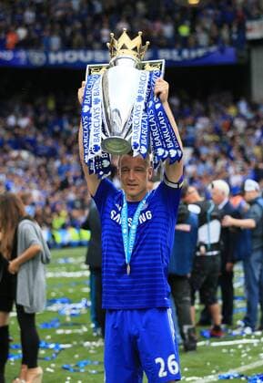 Aktuell Fußball, England, Premier League, Meisterfeier FC Chelsea Chelsea s John Terry celebrates with the trophy Barclays Premier League - Chelsea vs Sunderland - Stamford Bridge - England - 24th May 2015 - Picture David Klein Sportimage EDITORIAL USE ONLY. No use with unauthorised audio, video, data, fixture lists, club league logos or live services. Online in-match use limited to 120 images, no video emulation. No use in betting, games or single club league player publications.