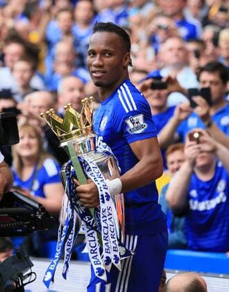 Aktuell Fußball, England, Premier League, Meisterfeier FC Chelsea Chelsea s Didier Drogba celebrates with the trophy Barclays Premier League - Chelsea vs Sunderland - Stamford Bridge - England - 24th May 2015 - Picture David Klein Sportimage EDITORIAL USE ONLY. No use with unauthorised audio, video, data, fixture lists, club league logos or live services. Online in-match use limited to 120 images, no video emulation. No use in betting, games or single club league player publications.